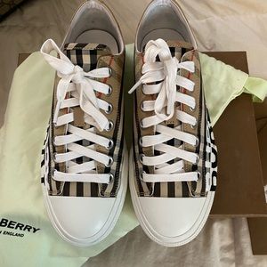 Burberry Larkhall Womens Sneakers size 38.5